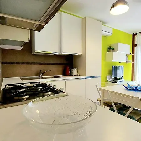 Colors Pool Apartment Bardolino